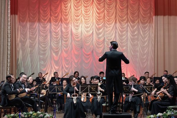 Казахский государственный академический оркестр народных инструментов имени Курмангазы в Алматы - Sputnik Казахстан