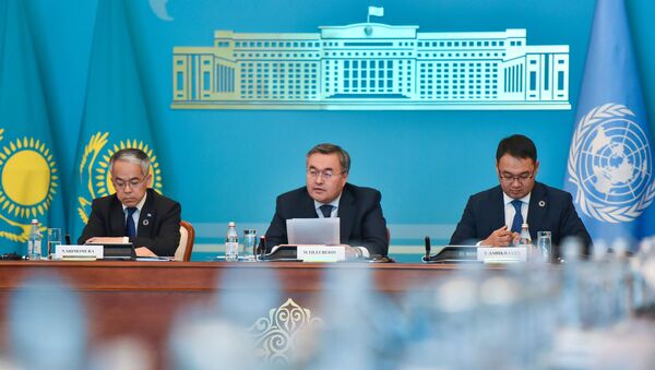 Министр иностранных дел Казахстана Мухтар Тлеуберди (в центре) на брифинге в МИД - Sputnik Казахстан
