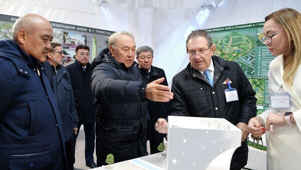 Нурсултан Назарбаев ознакомился с ходом строительства объектов Туркестана - Sputnik Казахстан