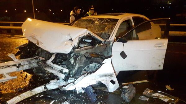 Чудом выжили: три человека пострадали при лобовом столкновении авто в Алматы - Sputnik Казахстан