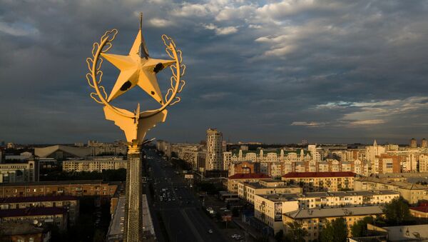Дом со шпилем на улице Карла Маркса в Омске. - Sputnik Казахстан