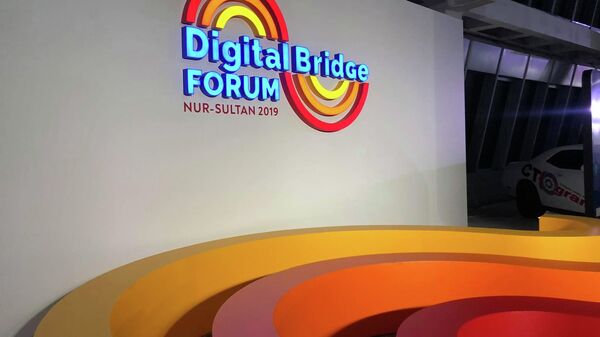 В Нур-Султане состоялся международный форум Digital Bridge для интернет-компаний, бизнес-ангелов, IT-специалистов, блогеров и цифровых СМИ - Sputnik Казахстан