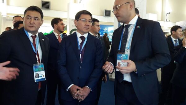 Казахстанские министры осматривают выставку высоких технологий - Sputnik Казахстан