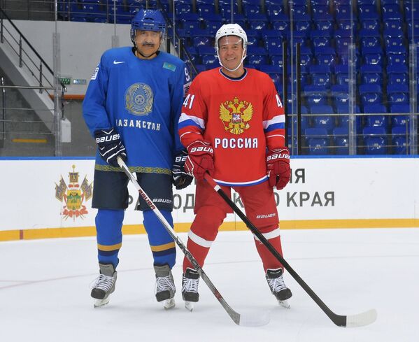 Карим Масимов и Дмитрий Медведев сыграли в хоккей - Sputnik Казахстан