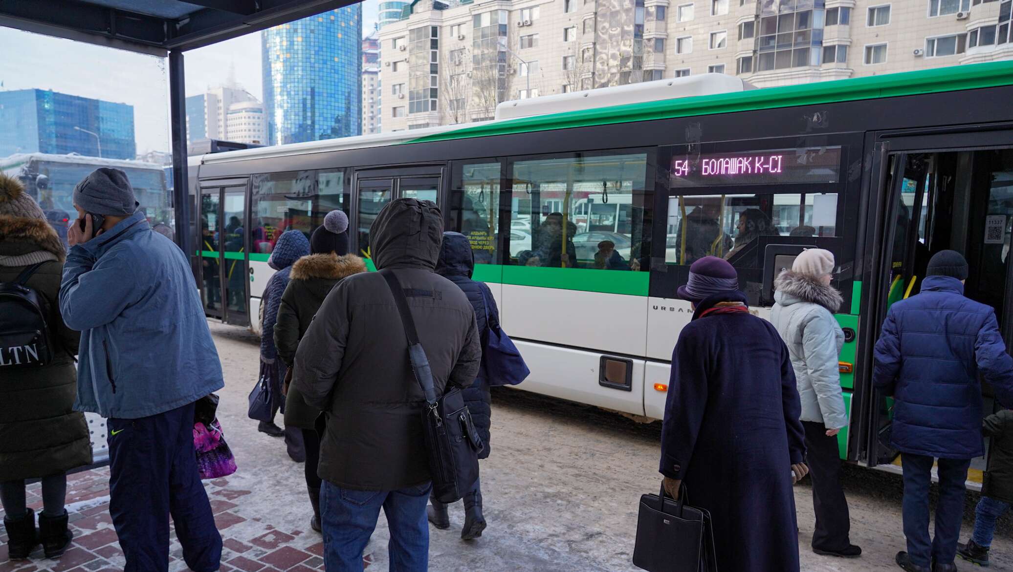 Проезд автобусом астана. Автобуса возмутила казахстанцев!. 24 Автобус Астана. Ужасные автобусы в Астане. Я на автобусе Астана.