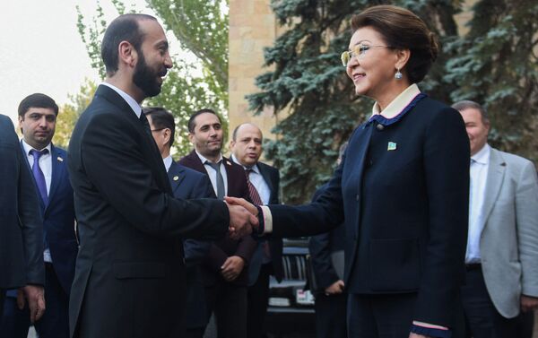  Спикер сената парламента Казахстана Дарига Назарбаева встретилась с председателем Национального собрания Армении Араратом Мирзояном - Sputnik Казахстан