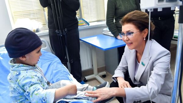 Дарига Назарбаева посетила детскую онкологию в Ереване - Sputnik Казахстан