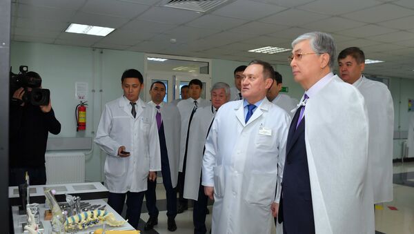 Касым-Жомарт Токаев посетил столичный НИИ травматологии и ортопедии - Sputnik Казахстан