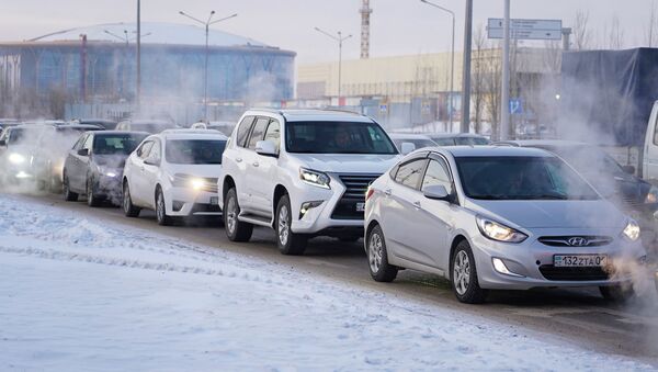 Зима, пробки, машины, гололед. Иллюстративное фото - Sputnik Казахстан