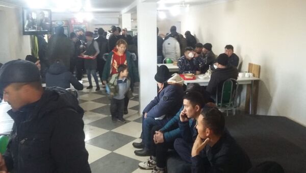 Спасатели Актюбинской области эвакуировали 57 пассажиров замерзшего автобуса в пункт обогрева - Sputnik Казахстан