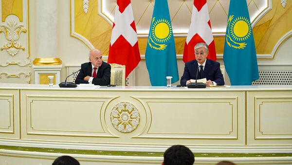 Президенты Казахстана Касым-Жомарт Токаев и Швейцарии Ули Маурер на пресс-конференции - Sputnik Қазақстан