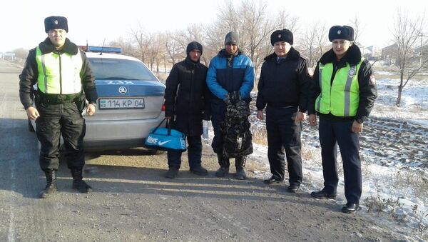 Граждане Узбекистана, спасенные казахстанскими полицейскими - Sputnik Казахстан