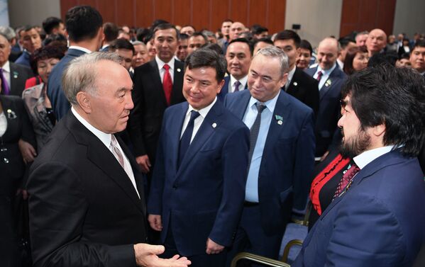 Нурсултан Назарбаев на встрече с представителями региональных филиалов партии Nur Otan. - Sputnik Казахстан