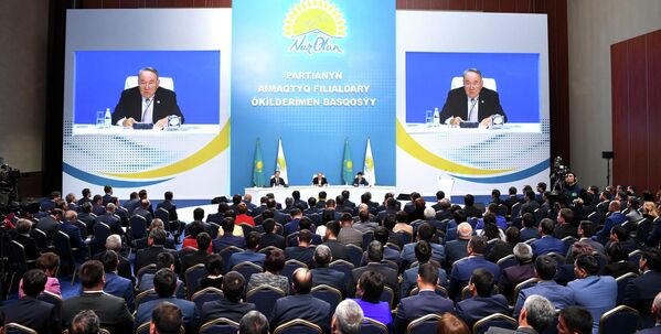 Нурсултан Назарбаев встретился с представителями региональных филиалов партии Nur Otan - Sputnik Казахстан