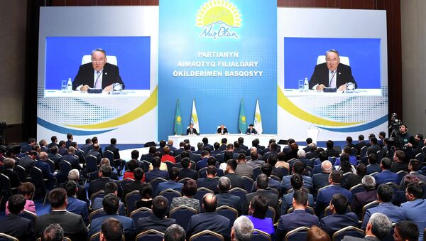 Нурсултан Назарбаев встретился с представителями региональных филиалов партии Nur Otan - Sputnik Казахстан