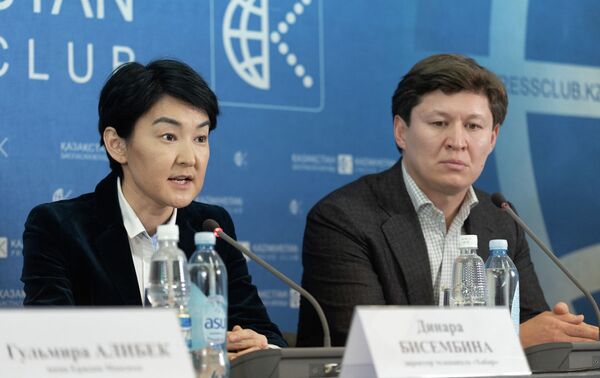 Директор телеканала Хабар Динара Бисембина на пресс-конференции Ержана Максима в Алматы - Sputnik Казахстан