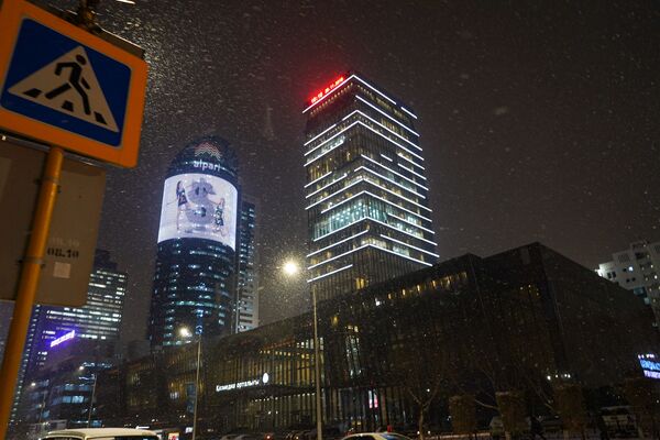 Огромные часы появились в небе над Нур-Султаном - фото Огромные часы появились в небе над Нур-Султаном - фото - Sputnik Казахстан