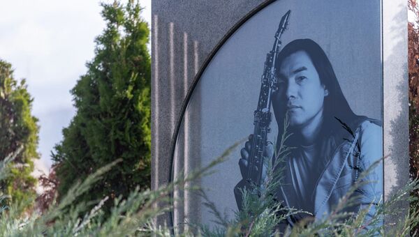 Мемориал над могилой Батырхана Шукенова на кладбище Кенсай - Sputnik Казахстан