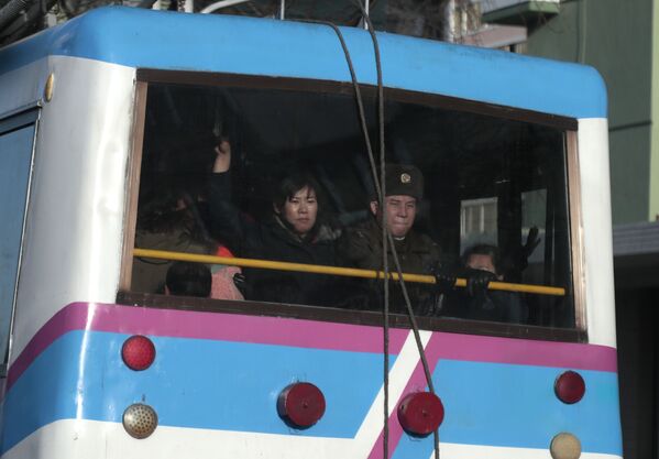 Пассажиры троллейбуса в Пхеньяне, Северная Корея - Sputnik Казахстан