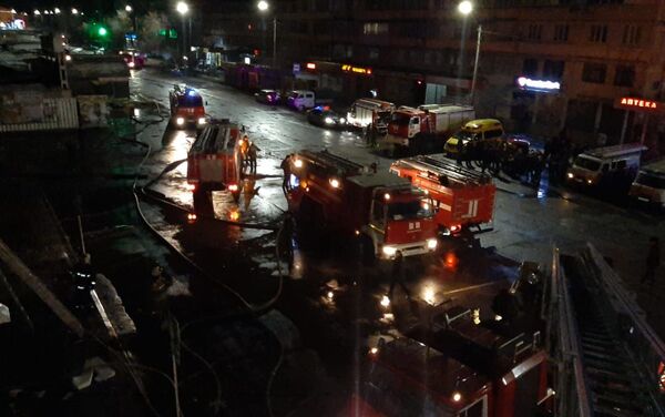 Пожар в двухэтажном здании супермаркета Эврика в Таразе - Sputnik Казахстан