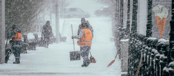 Коммунальная служба, снегопад - Sputnik Казахстан