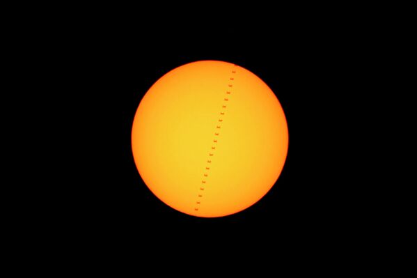 МКС пролетает Солнце - Sputnik Казахстан