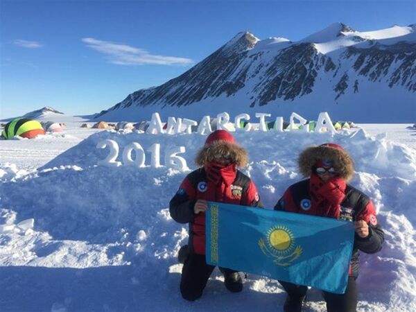 Казахстанские альпинисты на Антарктиде - Sputnik Казахстан
