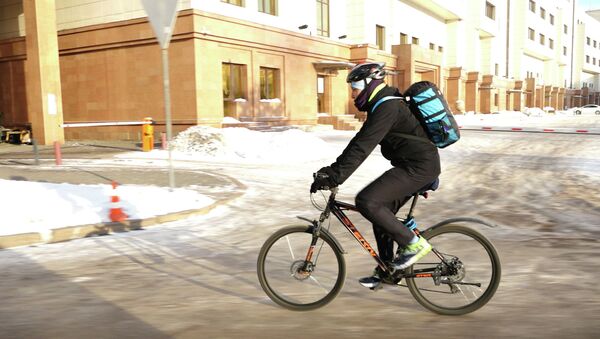 На работу в -30 на велосипеде: как выживают велосипедисты в Нур-Султане зимой - видео - Sputnik Казахстан