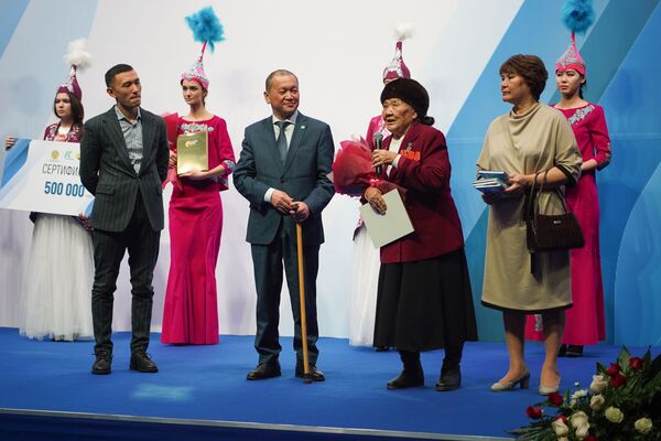 Конкурс Еңбек жолы: самых трудолюбивых казахстанцев сделали миллионерами - Sputnik Казахстан