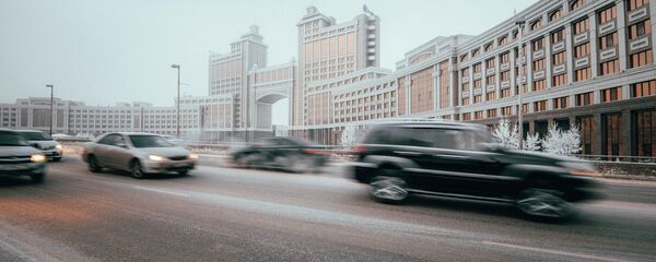 Автомобиль на зимней дороге - КазМунайГаз - Sputnik Казахстан