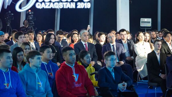 Президент Казахстана Касым-Жомарт Токанв на закрытии года молодежи - Sputnik Казахстан