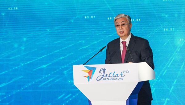 Президент Казахстана Касым-Жомарт Токаев на церемонии закрытия Года молодежи - Sputnik Казахстан
