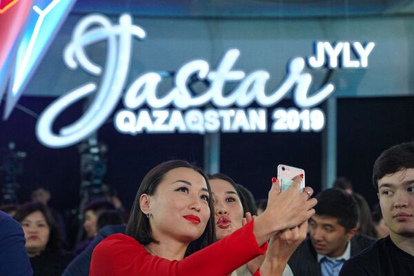 Два миллиона казахстанцев получили поддержку государства в Год молодежи - Sputnik Казахстан
