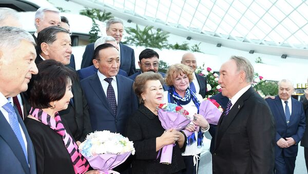 Нурсултан Назарбаев встретился с первостроителями столицы - Sputnik Казахстан