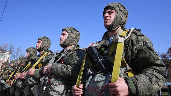 Российские десантники во время учений, архивное фото - Sputnik Казахстан