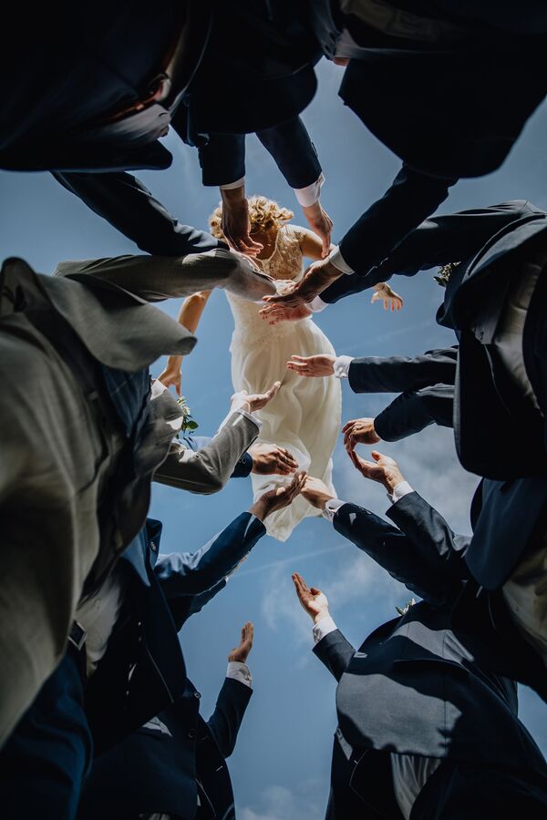Снимок бельгийского фотографа Raïs De Weirdt, ставший финалистом в категории Bridal Party в конкурсе 2019 International Wedding Photographer of the Year - Sputnik Казахстан