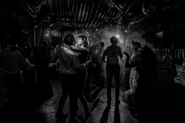 Снимок австралийского фотографа Gaelle Le Berre, победивший в категории  DANCE FLOOR в конкурсе 2019 International Wedding Photographer of the Year  - Sputnik Казахстан