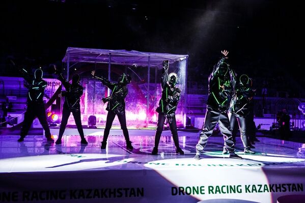 Роботы выступили с шоу-программой на Drone Racing Kazakhstan - Sputnik Казахстан