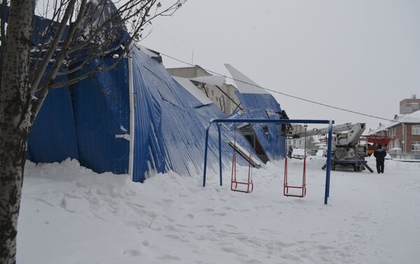 Крыша крытого катка рухнула в Петропавловске - Sputnik Казахстан