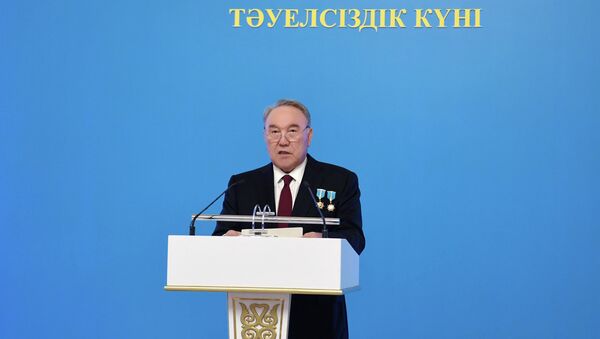 Нурсултан Назарбаев во время торжественного концерта накануне Дня независимости Казахстана - Sputnik Казахстан