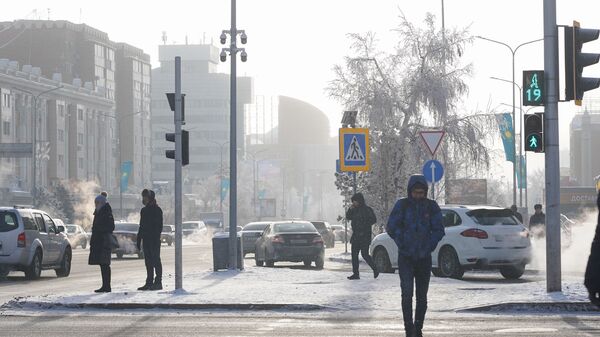 Пешеходы на улицах столицы - Sputnik Қазақстан