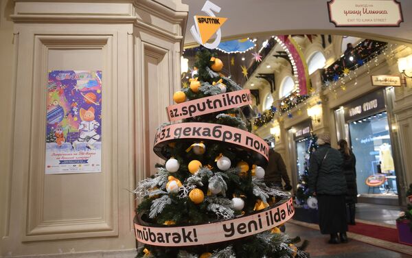 Уникальный инновационный арт-объект Sputnik проводится уже в 12-й раз – это часть проекта Новогодние елки в ГУМе на Красной площади - Sputnik Казахстан