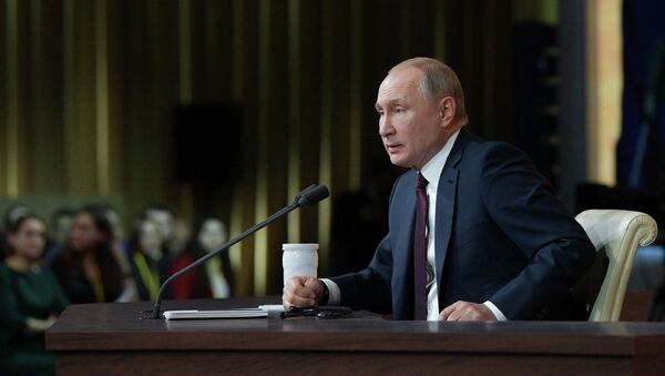 Президент РФ Владимир Путин на большой ежегодной пресс-конференции 2019 - Sputnik Казахстан