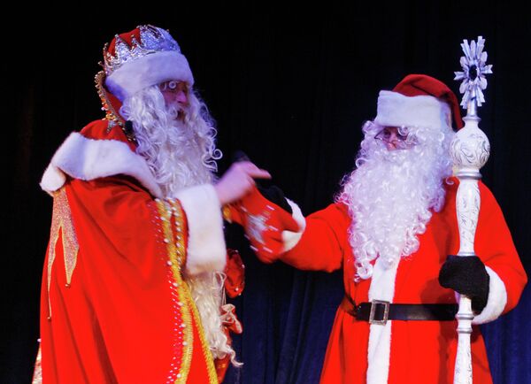 Встреча эстонского Рождественского деда и Деда Мороза в Выборге - Sputnik Казахстан