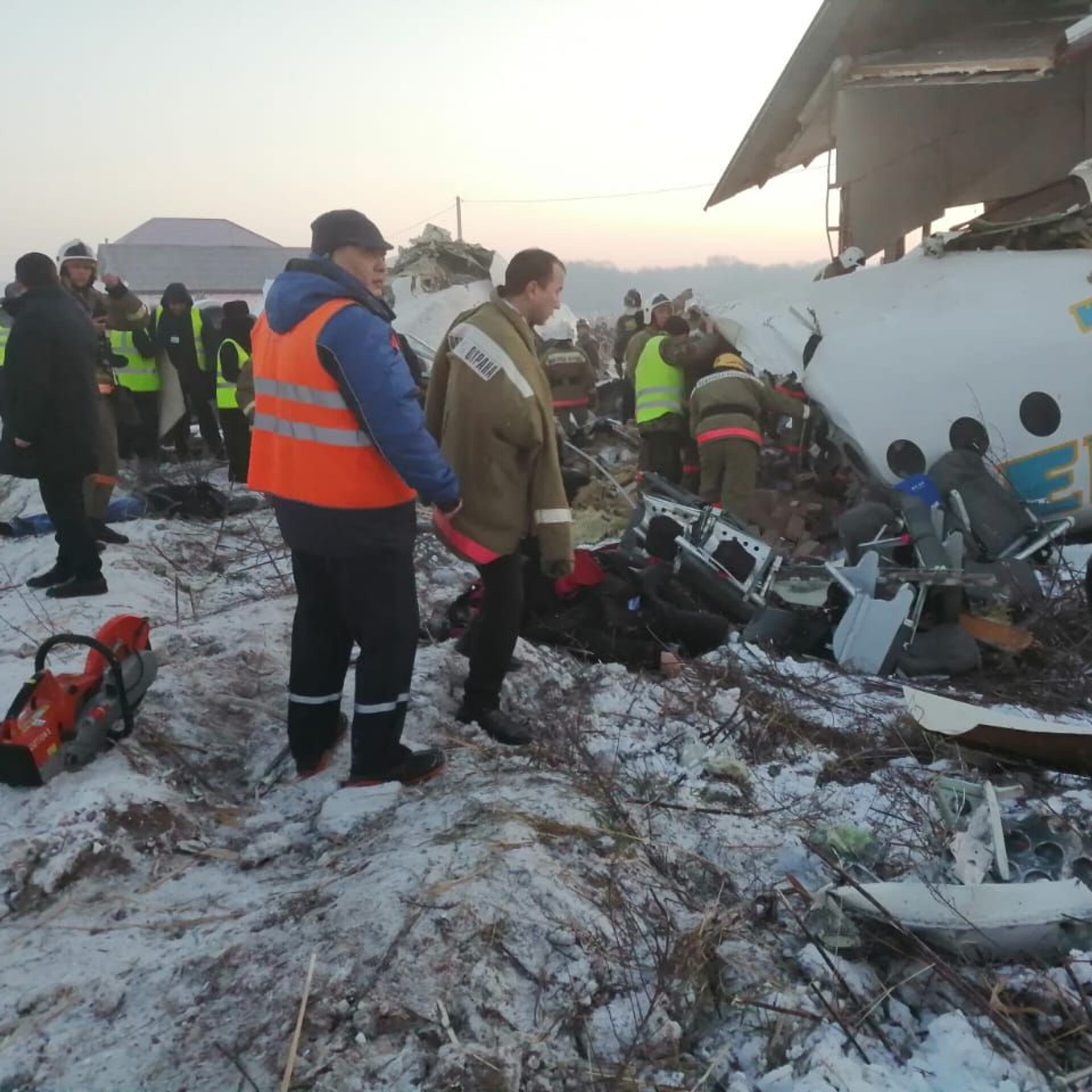 Что такое авиакатастрофа рейса. Катастрофа Fokker 100 под Алма-атой. Катастрофа ту-154 в Алма-Ате. Авиакатастрофа Airbus a310 1994. Бек Эйр крушение.