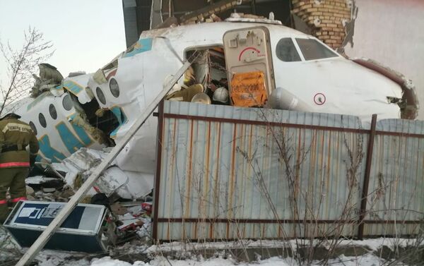 Самолет Бек Эйр рухнул в Алматы - Sputnik Казахстан