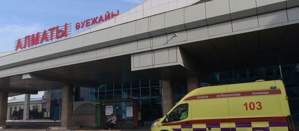 Скорая у аэропорта Алматы Скорая у аэропорта Алматы - Sputnik Казахстан