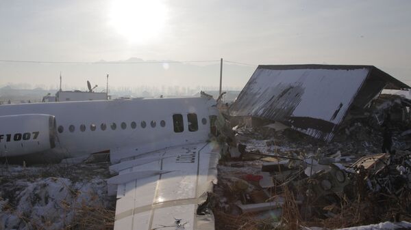 Самолет Bek Air, разбившийся в Алматы - фото с места происшествия - Sputnik Казахстан