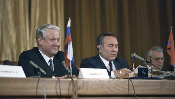 Б.Ельцин и Н.Назарбаев на пресс-конференции после подписания декларации об образовании СНГ - Sputnik Қазақстан