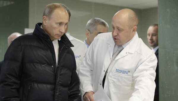 Директор кулинарной линии Конкорд Евгений Пригожин (справа) с Владимиром Путиным - Sputnik Казахстан
